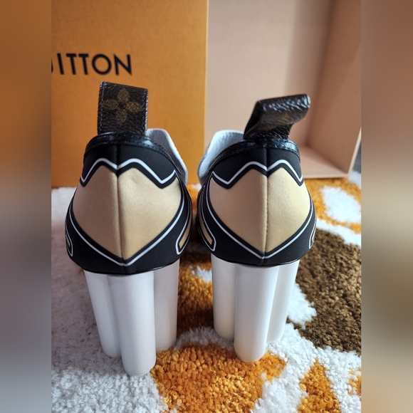 Louis Vuitton Calfskin Heels Loafers Rare 2020 Collection - Picture 9 of 13